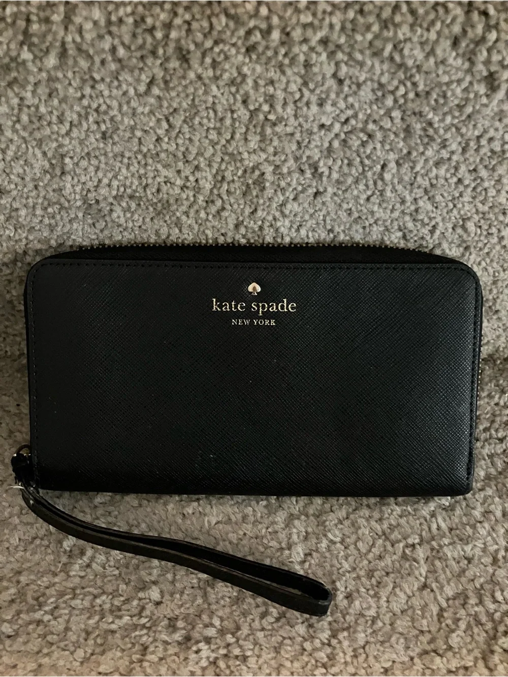 EXCELLENT CONDITION! KATE SPADE CEDAR STREET “TALK IS CHIC” ZIP AROUND WRISTLET